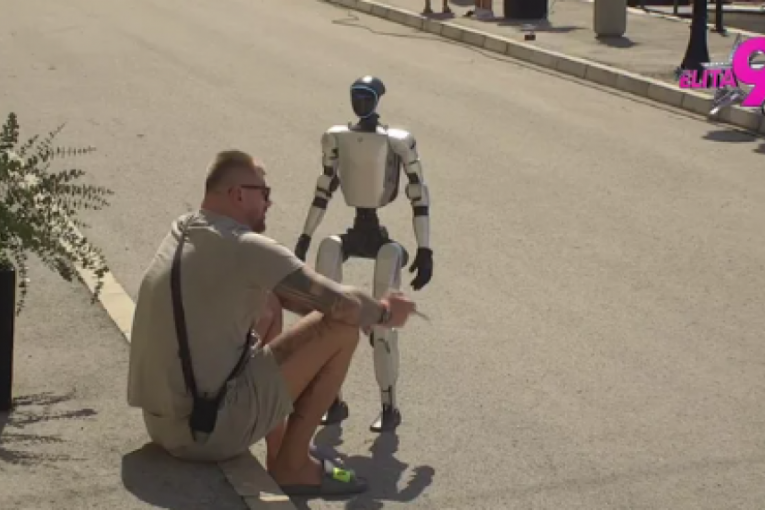 Marko Janjušević Janjuš i Robot Toša