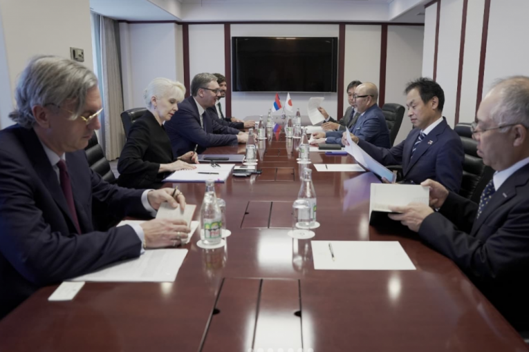 VAŽAN SASTANAK U TOKIJU ZA KRAJ POSETE: Vučić razgovarao s vrhom kompanije Tojo tajers! (FOTO)