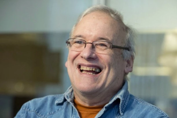 NE ŽELI VIŠE DA SE MUČI: Slavni pisac tražio asistenciju pri umiranju! Narodu se srce cepa od tuge