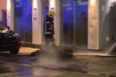 DRAMA U ČAČKU! Izgoreo motor parkiran ispred kafića! (VIDEO)