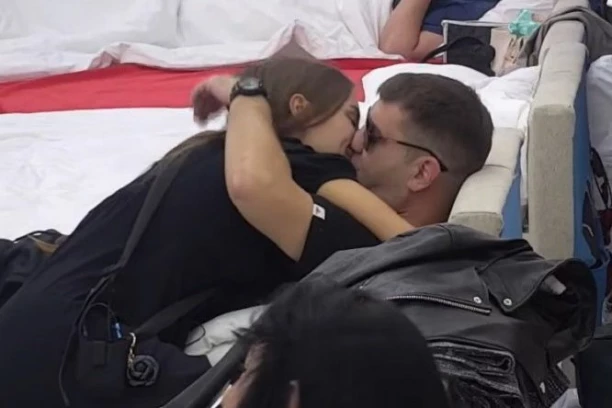 DA LI JE REALNO?! Sara zaskočila Ivana pred svima! Marinković se prepustio strastima sa 20 GODINA MLAĐOM! (VIDEO)