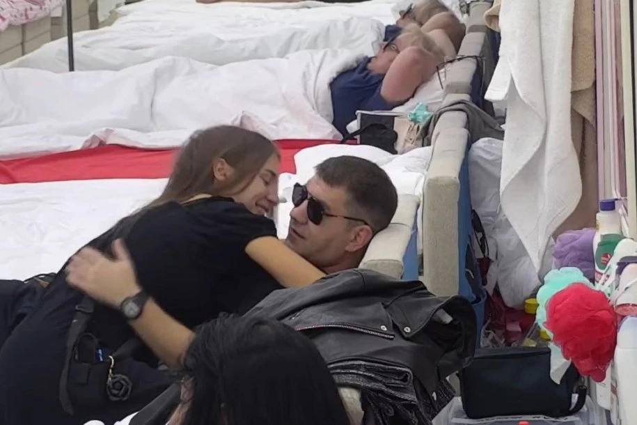 NOVI LJUBAVNI PAR "ELITE 9"?! Ivan Marinković odlučio da odvede ovu cimerku u KREVET, šok nad šokovima!