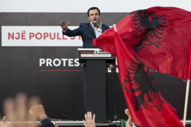 KURTI SE UŠUNJAO U SEVERNU MITROVICU: Albanci pokušali "predizborni performans" na srpskoj teritoriji - prošli ko bosi po trnju! (VIDEO)