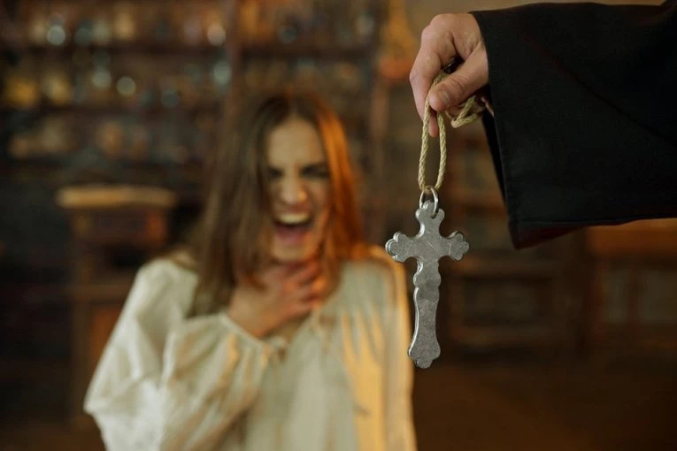 ISTERIVANJE ĐAVOLA – SLUČAJEVI EGZORCIZMA OPISANI U BIBLIJI: Sveštenik podseća kako je Hristos izbavio dečaka iz kandži demona