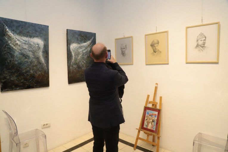 Izložba slika i skulptura inspirisana misijom "Halijard"