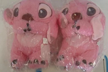 HITNO SE POVLAČI IGRAČKA KOJA JE ZALUDELA DECU U SRBIJI! Ukoliko ste kupili STIČA KOJI DIŠE, odmah ga sklonite od mališana!