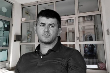 JEDAN DETALJ NA STANU DEJANA MILOVANOVIĆA NAS JE ŠOKIRAO! Svi se pitaju gde je umrlica, a onda nam je komšinica otkrila potresne detalje!(FOTO, VIDEO)