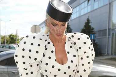 JELENA KARLEUŠA ODLAZI IZ SRBIJE: Pevačica dobila ponudu života – pridružuje se svetskim zvezdama!