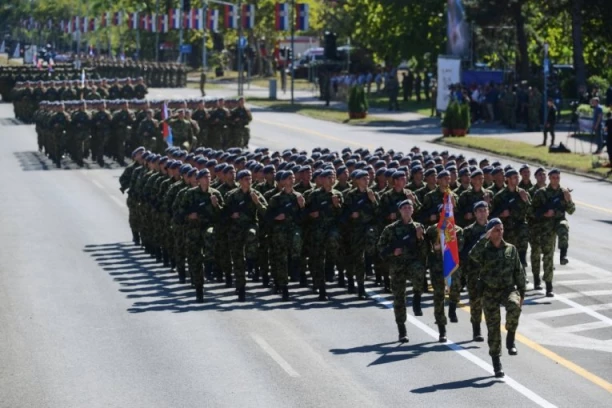 DETALJAN SPISAK IZMENA U GRADSKOM PREVOZU! Danas vojna parada "Snaga jedinstva"!