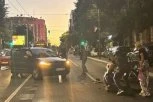 PRVI SNIMCI SA MESTA UDESA U TAKOVSKOJ! Vozilo N1 udarilo policajca na motoru! (FOTO, VIDEO)