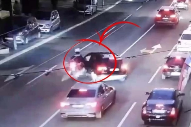 POGLEDAJTE TRENUTAK KADA VOZILO N1 UDARA POLICAJCA! N1 preko pune linije! (VIDEO)