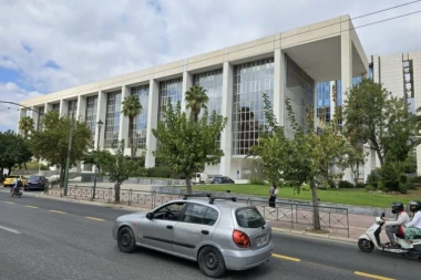 OTKRIVAMO! Srbinu u grčkom zatvoru pokušali da ubace SIM karticu sa srpskim brojem! Evo šta je sve bilo u paketu!