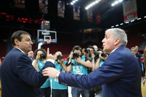 PARTIZAN I PANATINAIKOS NA DRUŽENJU SA MEDIJIMA NAKON SPEKTAKLA: Obradović i Ataman oduševljeni turnirom u Australiji! (VIDEO)