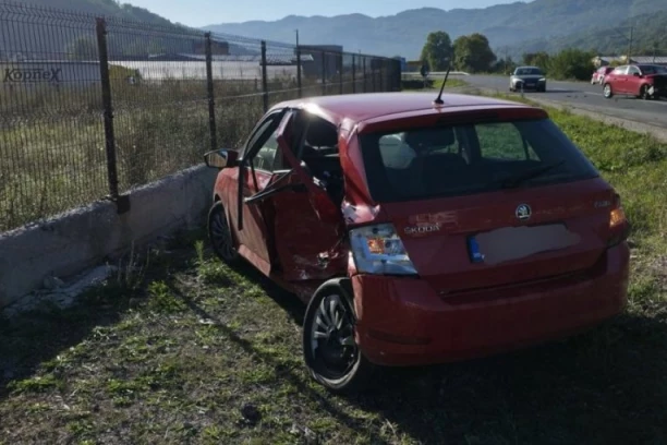 "SUDAR JE BIO SILOVIT"! Nesreća kod Užica: Jedno vozilo izletelo s puta, više povređenih! (FOTO)