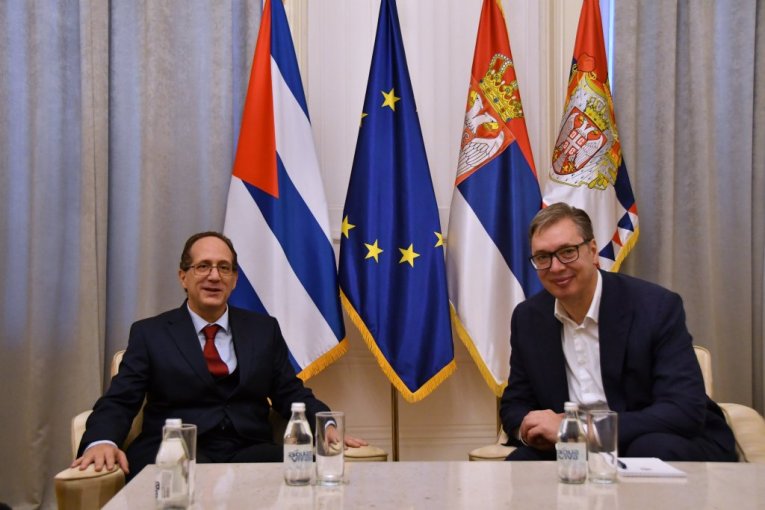 VUČIĆ PRIMIO U OPROŠTAJNU POSETU AMBASADORA KUBE: "Cenimo principijelan stav Kube po pitanju suvereniteta i teritorijalnog integriteta Srbije!" (FOTO)