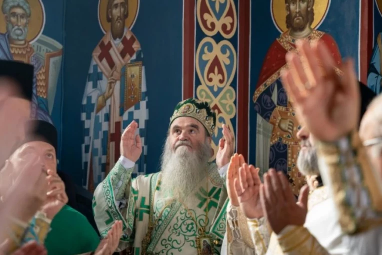 "VERA NIJE ZA ONE KOJI BEŽE OD ISTINE": Važna poruka vladike Davida iz srpskog hrama u Puli