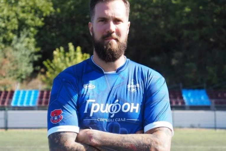 LUDILO: Miroslav Raduljica debituje kao fudbaler - pogledajte scene o kojima bruji Srbija! (VIDEO)