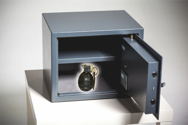 RUČNE BOMBE PRONAĐENE U SEFU U STANU NA ČUKARICI! Nesvakidašnji slučaj u Beogradu!