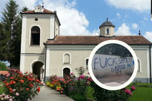 SRPSKA CRKVA KOJU SU OBNOVILI RUSI – OSKRNAVLJENA UVREDLJIVIM GRAFITIMA: Srbi iz Kosovske Vitine poručuju da više nemaju gde da se pomole u miru (VIDEO)