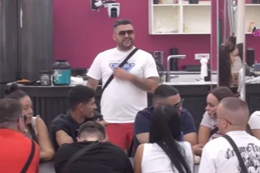 "PRIMILA JE POSLE TRI SATA": Asmin BRUTALNO ponizio Sunčicu, pa potkačio Luku: "Ušao je sa poluinformacijama"! (VIDEO)