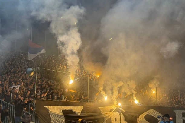 HAOS U NIŠU: Napadnuti grobari, letele kamenice - JURNJAVA PO ULICI (VIDEO)