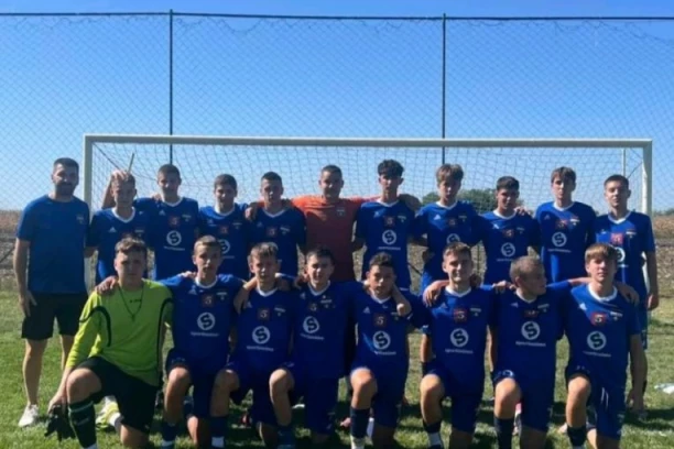 DOBITNA KOMBINACIJA NA TERENU: Mališani Arene Su u Sportissimo dresovima nižu samo pobede!