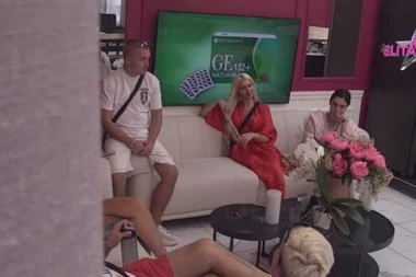 "NUDE MU SE RIBE"! Teodora Delić bacila flert ka Asminu! (VIDEO)