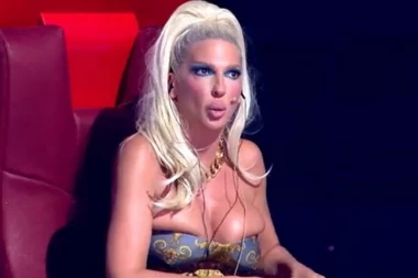 VIKI, TI SI POZNATA KAO ŽENA BEZ UKUSA! Karleuša BRUTALNO osula paljbu po pevačici i takmičaru: "Što se više družiš sa njom, to je gore"!