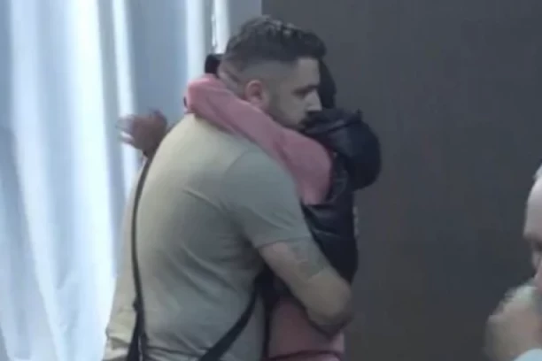 PRVO IZBACIVANJE U EITI IZAZVAO ŠOK! Asmin Durdžić se POZDRAVIO, zauvek napušta rijaliti, a evo ko je odneo dominaciju!