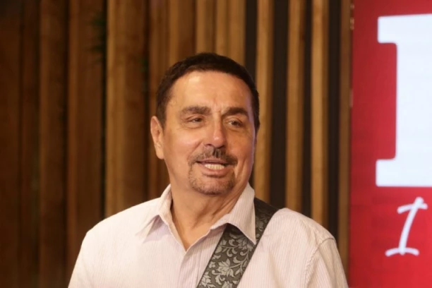 KEBINA VANBRAČNA ĆERKA PEVA KAO SLAVUJ: Napravila lom na venčanju poznatog repera! (VIDEO)