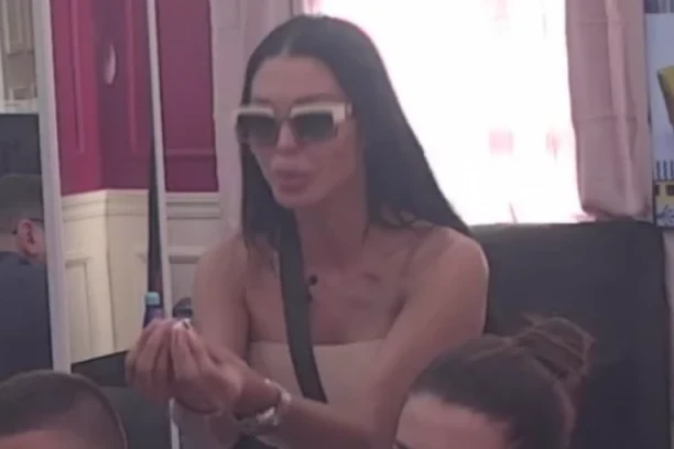 OTROVNI UJED CRNE MAMBE: Maja Marinković izula iz cipela novu učesnicu "Elite" - PRLJAVUŠO, TAKVE JEDEM ZA DORUČAK!