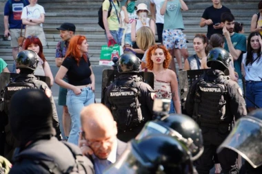 BLOKADERI SE SAMI UNIŠTILI! Priznali da se u Srbiji NE ŽIVI TEŠKO - radnje PUNE, narod masovno kupuje na Crni petak!