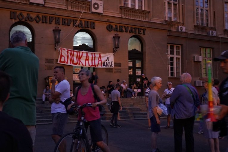 PUČE TIKVA! Anketnoj komisiji i studenti okrenuli leđa: Ne smatramo je nepristrasnom i nestranačkim telom! (FOTO)