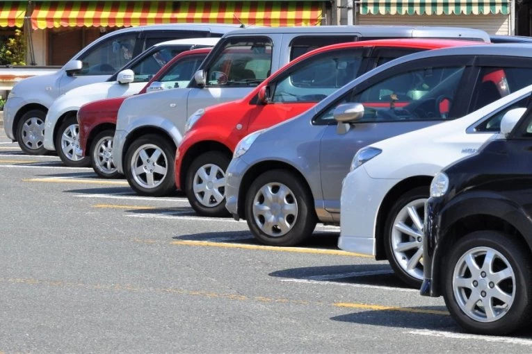 UKOLIKO VAM JE MRSKO DA IDETE PREVOZOM, OVO JE IDEALNO REŠENJE! Srbi masovno kupuju ovaj auto za samo 500 evra!