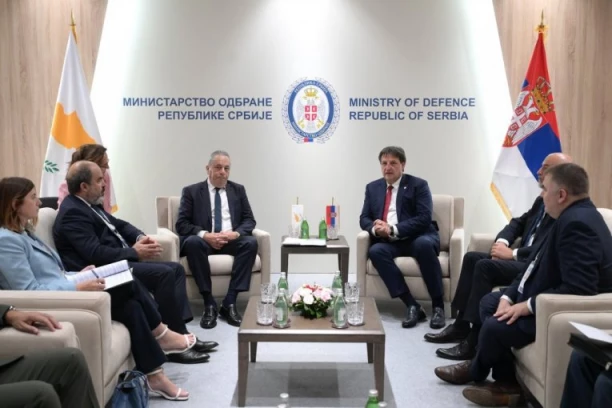 SRBIJA JE OPREDELJENA ZA VOJNU NEUTRALNOST! Gašić sa ministrom odbrane Kipra Palmasom o unapređenju saradnje