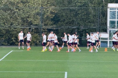 SPORTISSIMO NA POSLEDNJEM TRENINGU ZVEZDE PRED SELTIK: Mateus se sprema punom parom, Arnautović i Katai završili u krugu! (VIDEO)