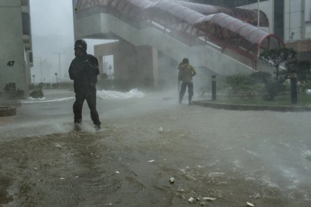 STRAVA I UŽAS U SLAVNOM LETOVALIŠTU: More ubilo troje ljudi! Prolaznici gledali kako iznenada gube živote (VIDEO)