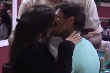 CELA "ELITA" ODLEPILA ZA FILIPOM ĐUKIĆEM: Zauzeta učesnica mu slala TAJNE SIGNALE dok se on LJUBIO sa drugom - biće OTIMANJA! (VIDEO)