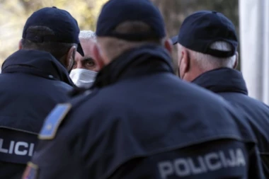 POLICIJA OD SUTRA NOSI KAMERE NA UNIFORMAMA! Snimaju SVE ispred sebe!