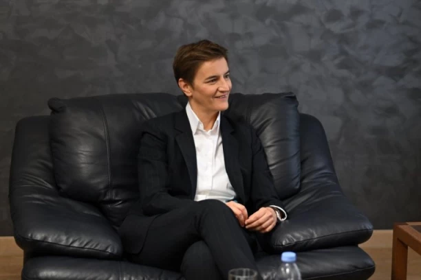 ANA BRNABIĆ SA MALTEŠKIM VITEZOVIMA! Srbija i Suvereni Vojni Red obeležavaju 140 GODINA saradnje – stiže i POŠTANSKA MARKA u čast prve donacije!