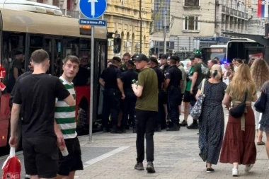 NAVIJAČI SELTIKA PRAVILI ŠOU U BEOGRADU: Tresli se autobusi od skakanja, evo tbog čega žure ka Marakani! (VIDEO)