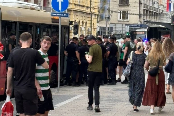 NAVIJAČI SELTIKA PRAVILI ŠOU U BEOGRADU: Tresli se autobusi od skakanja, evo tbog čega žure ka Marakani! (VIDEO)