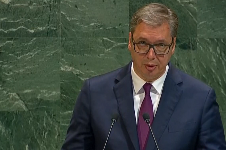 "JA ĆU GLEDATI DA IZVUČEM SRBIJU BEZ OŠTEĆENJA NA GLAVI"  Vučić: Borićemo se i tražiti izlaz iz jedne izuzetno teške situacije, platićemo najvišu cenu!