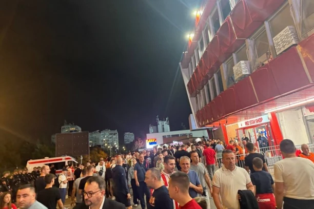 OGROMNE GUŽVE ISPRED MARAKANE: Navijači crveno-belih pristigli na stadion, bliži se početak meča! (FOTO)