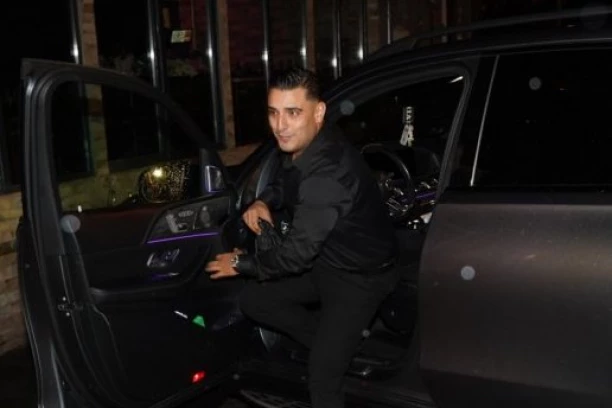 DA LI JE OVAJ MODNI DETALJ KRIV ZA UDES DARKA LAZIĆA?! Folkera urnišu na društvenim mrežama, OVO je vrhunac! (FOTO)