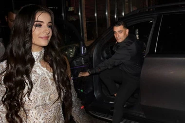 MAJKA SINA DARKA LAZIĆA U ŠOK-STANJU! Marina zabrinuta za stanje bivšeg partnera nakon STRAVIČNOG UDESA!