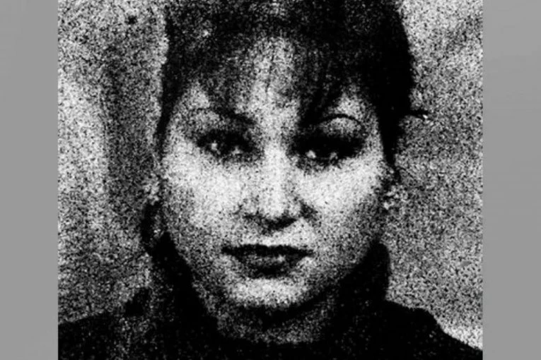 REŠENO UBISTVO "ŽENE U RUŽIČASTOM": Policija pre 20 GODINA pronašla njeno telo, uključio se i INTERPOL, a tek sada je otkriveno KO JE ONA ZAISTA!