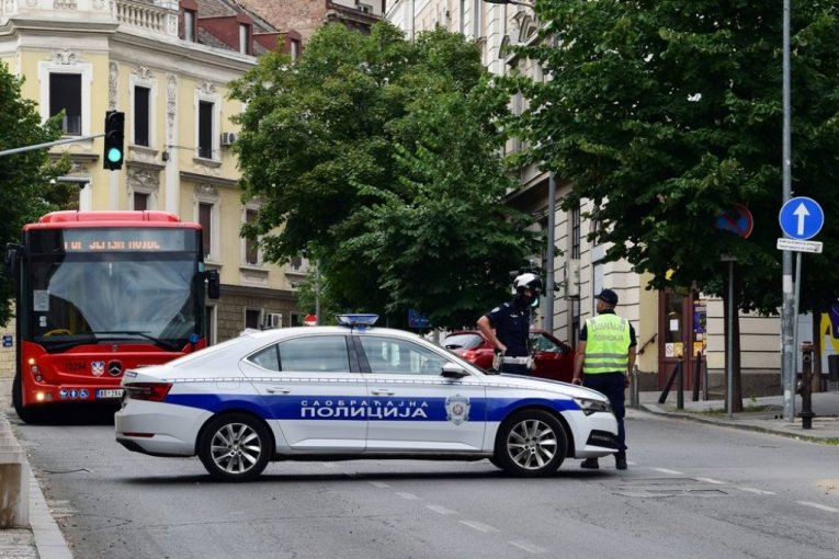 Pozovite policiju i Hitnu pomoć
