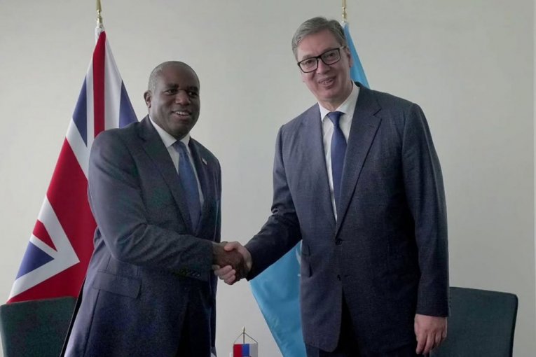 RAZGOVOR O INVESTICIJAMA I REGIONALNIM TEMAMA - Vučić se sastao sa Dejvidom Lamijem u Njujorku