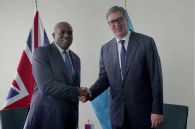 RAZGOVOR O INVESTICIJAMA I REGIONALNIM TEMAMA - Vučić se sastao sa Dejvidom Lamijem u Njujorku